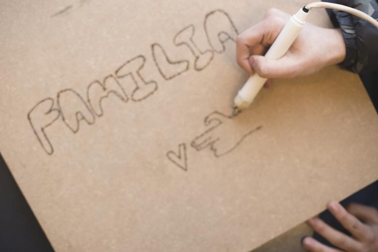 SAVN. Anbragte unge savner en rigtig familie. Når de bliver 18 ophører anbringelsen som regel, men de kan få efterværn. Nu er diskussionen: Hjælper det? 