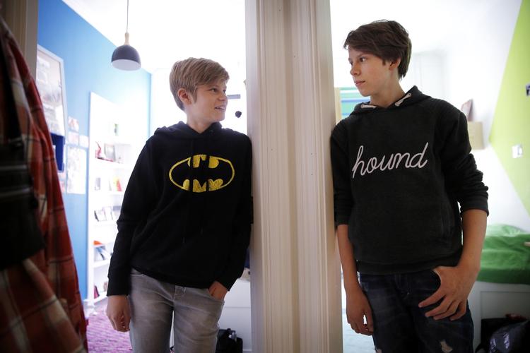 SAMMEN. Freja og Frederik er tæt knyttet til hinanden, så det var vigtigt for dem, at de kan få lov til at følges ad, når de skal være en uge hos hver af deres forældre. 