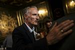 Venstre-veteranen, kulturminister Bertel Haarder mener, at det er DF, der skal imødekomme Venstre hvis de skal danne regering sammen. 