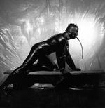 ikon-billeder. Filmen Robert Mapplethorpe fortæller i samme åndedrag en historie om især hans sensuelle og seksuelle billeder af mænd og om Mapplethorpe selv. 