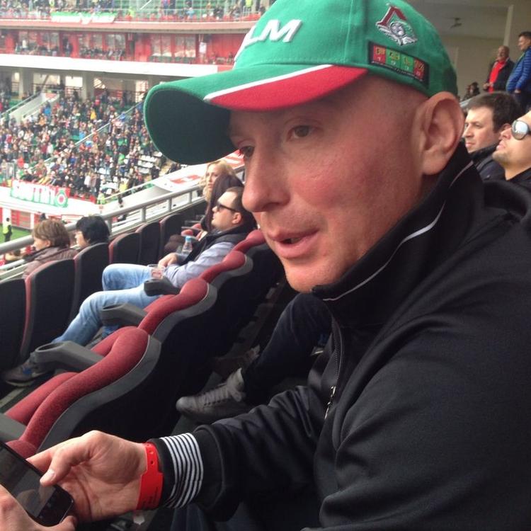 fan. Igor Lebedev til fodbold med sit favorithold fra barnsben, Lokomotiv Moskva. 