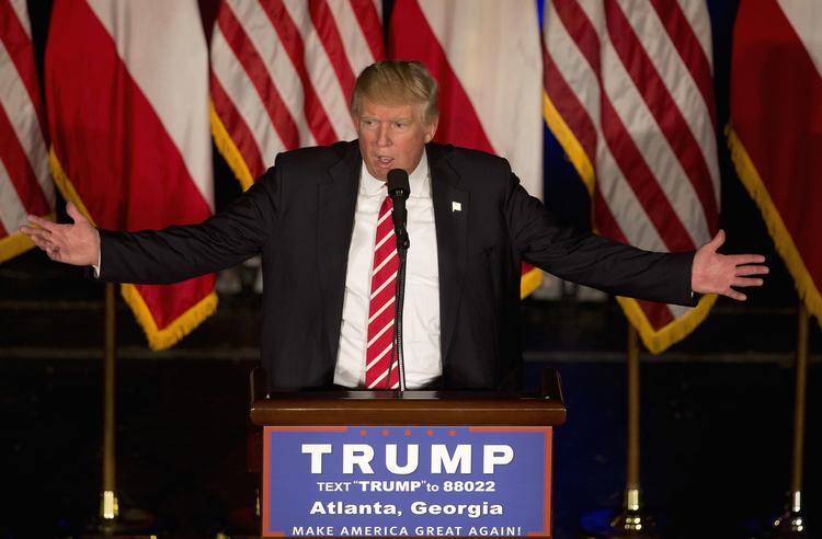 Udskældt. Har Donald Trump folkestemningen med sig? Det ser vi i den kommende uge. Partifællerne er i hvert fald på vej væk. 