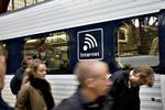 SLØVT. Trods en opgradering fra 3G til 4G er internetforbindelsen i DSB's togsæt stadig så langsom, at den ikke kan bruges til at streame film og video. Alligevel sælger DSB streaming-tjenester i samarbejde med Viaplay. 