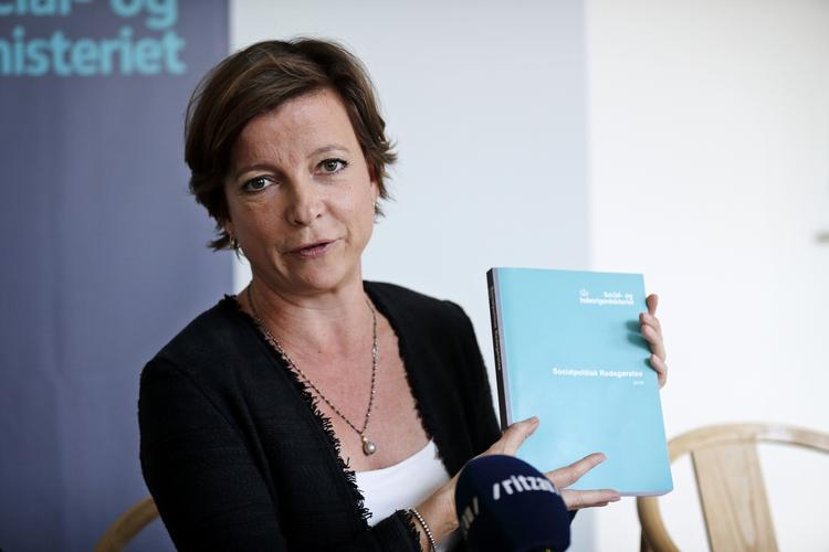 SOCIALPOLITIK Karen Ellemann, social- og indenrigsminister ()V forklarede på presemødet, at ministeriet er konstrueret med en afdeling, som har til opgave at samle data på socialområdet. 