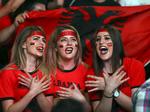 glæde. Den nationale stolthed hos albanerne fik frit løb både på stadion i Frankrig, i Albaniens gader og i naboområdet Kosovo. 