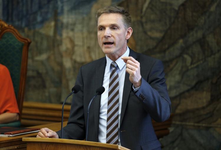 Eu-afstemning. Dansk Folkepartis leder Kristian Thulesen Dahl er med til at skabe en panisk stemning omkring en eventuel brexit, mener Venstre. 