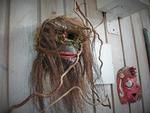 REDE. En gærdesmutte-han har bygget rede i masken, men har endnu ikke lokket en hun til at flytte ind. Privatfoto 