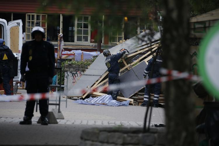 Christiania. Politiet er i gang med at fjerne hashboder på Christiania. 