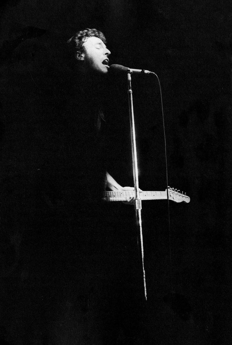 Floden. I anledning af genudgivelsen af ’The River’ og Springsteens ’The River’-koncert i København har Steen Møller Rasmussen og Neal Ashley Conrad Thing lavet bogen ’Floden’. 