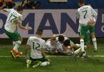 1-0. For første gang i tre EM-slutrunder er Irland videre fra gruppespillet, og det blev fejret på sidelinjen i Lille. 