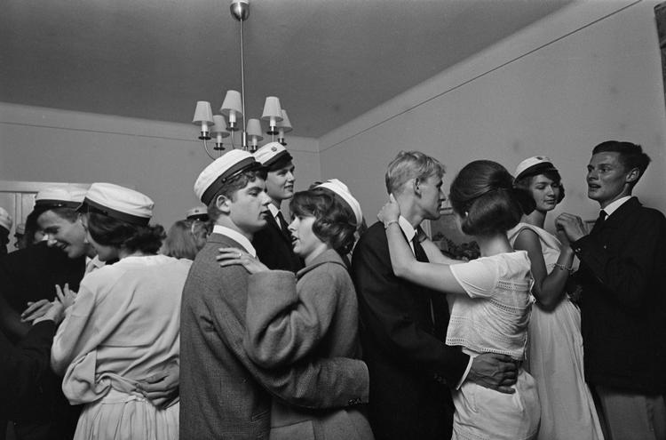 Studentergilde. Før i tiden gik studenterne med huerne hele tiden. Her ses et studentergilde fra 1963. (Arkiv) 