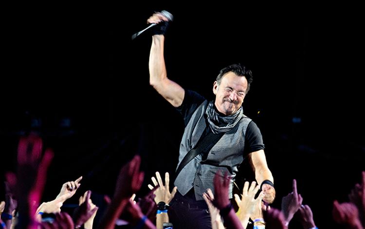 Energi. Springsteens amerikanske fortællinger om den hårdtarbejdende amerikanske borger, der står i skyggen af den storpolitiske magtkynisme, er højaktuelle. 