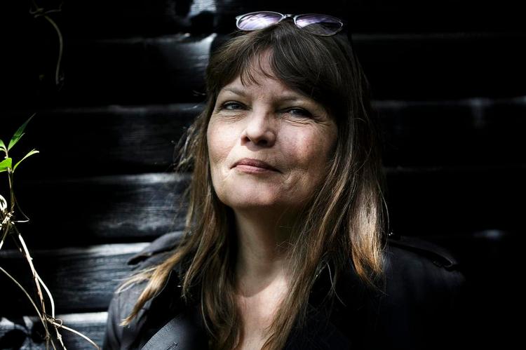 Håndværk. I Anna Grues syvende krimi med Dan Sommerdahl kan politi- arbejdet ligge på et politiskilt, men den er pænt spændende. 