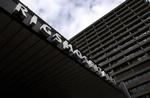 Millionfusk. Københavns Byret har i dag afsagt dom i sagen mod en overlæge fra Rigshospitalets Hjertecenter, som var tiltalt for at fuske med forskningsmidler for flere millioner kroner. 