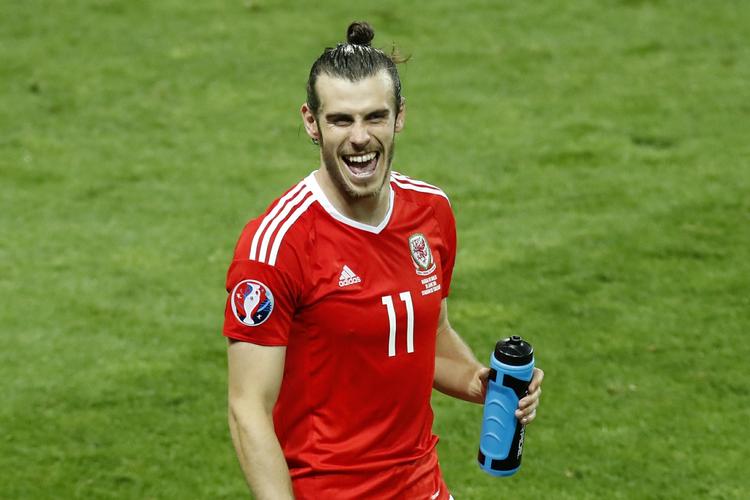 Succes. En storspillende Gareth Bale har medvirket til, at Wales er i ottendedelsfinalen ved EM. 