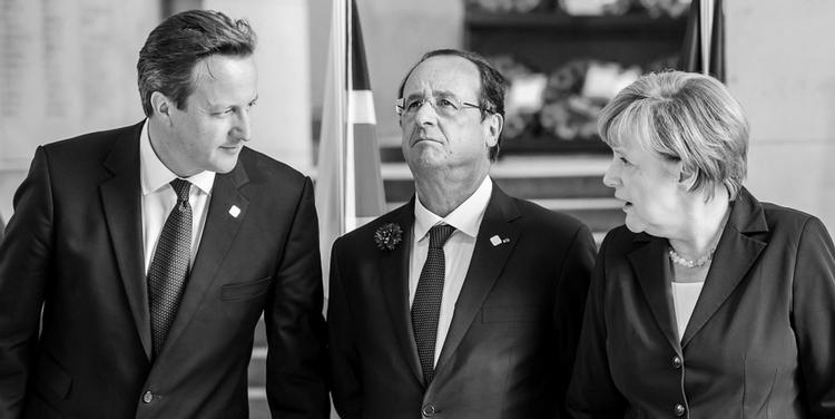 Chok. Efter de britiske vælgeres beslutning om at forlade EU, kommer det til at handle om at undgå kaos for Tysklands forbundskansler, Angela Merkel, og Frankrigs præsident, Francois Hollande. Her ses de sammen med premierminister David Cameron ved en mindehøjtidelighed forrige sommer. 
