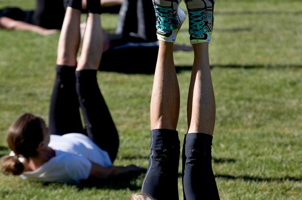 GRÆSRØDDER. Frivillig forening laver gratis fitness i Fælledparken i København. Foto: Finn Frandsen 
