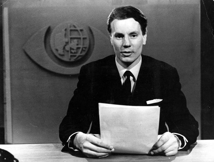 Oplæser. Claus Jakobsen, der i dag er 74 år, var blandt de allerførste værter på den nybagte TV-avis i oktober 1965. 