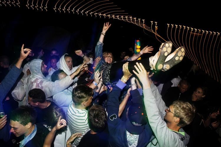 Opvarmning. Der er rig mulighed for at feste igennem, inden musikken starter på Roskilde Festivalen. Ibyen har set nærmere på et par af de bedste fester. 