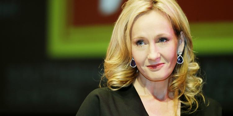MÅLLØS. Forfatteren J.K Rowling er én blandt mange, der på sociale medier har udtrykt sin vantro over for briternes beslutning om at træde ud af EU. »Jeg har aldrig ønsket magi mere end nu«, skriver Rowling. 