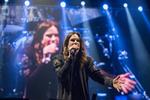 rock. I centrum for det hele stod en strunk Ozzy Osbourne, der hverken har lydt bedre eller set bedre ud i årtier. 