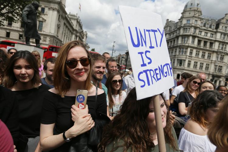 Protest.  Unge briter demonstrerer mod britisk udtræden af EU. 