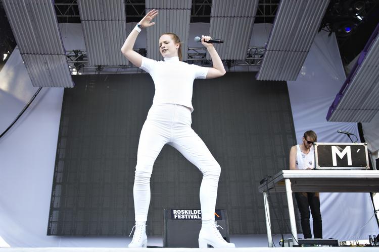 Showpop. Islandske Milywhale består af en danser og en producer. Ideen er sjov, men musikalsk mangler udførelsen en del. 