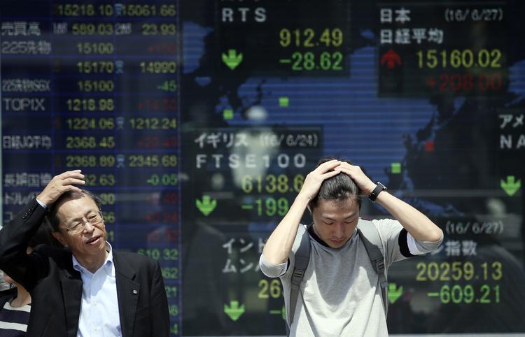 øvdag. Mandagen er startet lige så trist, som sidste uge endte, efter at briterne stemte sig ud af EU. I hvert fald, hvis man spørger på aktie- og valutamarkederne som her i Tokyo. 