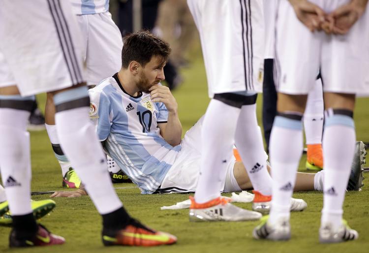udslukt. Lionel Messi kunne ikke tåle skuffelsen over endnu en kikset slutrunde for Argentina. 