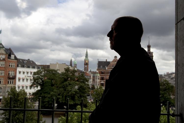 Filantropi. Dagens kronikør retter skarp kritik mod Realdania. Foreningen lever ikke op til sine almennyttige og filantropiske forpligtelser, lyder det. Jesper Nygård, administrerende direktør i Realdania, genkender ikke billedet. 