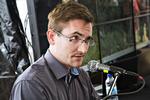 Snowden? Folk troede, de skulle diskutere Roskilde Festivals agressive datapolitik, men pludselig blev det annonceret, at Edward Snowden var kommet for at holde en tale. Derfra begyndte det at blive mærkeligt. 