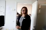 OVERSKUDSFORRETNING. Aurelija Krisciunaite flyttede fra Litauen til København for at arbejde og studere da hendes hjemland i 2004 blev medlem af EU. Siden har hun forsøget sig selv, og spørger man den nu 34-årige litauer, rejste hun hertil for at arbejde og nyde livet, ikke for at udnytte systemet. 