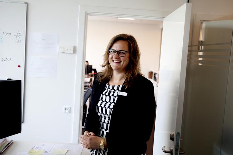 OVERSKUDSFORRETNING. Aurelija Krisciunaite flyttede fra Litauen til København for at arbejde og studere da hendes hjemland i 2004 blev medlem af EU. Siden har hun forsøget sig selv, og spørger man den nu 34-årige litauer, rejste hun hertil for at arbejde og nyde livet, ikke for at udnytte systemet. 
