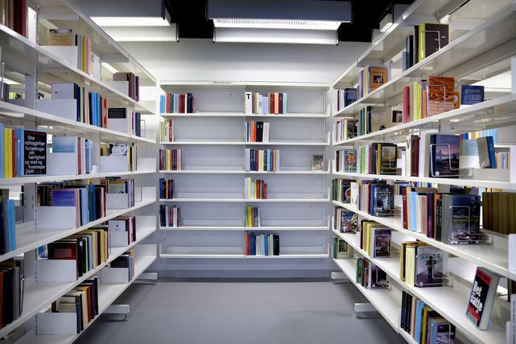 Udlån. Københavns biblioteker har slanket bogbestanden og skal nu til at udlåne værktøj og arrangere flere ikkeboglige aktiviteter. 