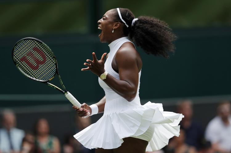 FAVORIT. Serena Williams kom let frem til 2. runde i Wimbledon, da hun tirsdag besejrede schweiziske Amra Sadikovic i to sæt. 