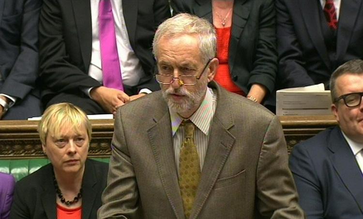 PARTISTRID. Jeremy Corbyn udfordres i Labour. 