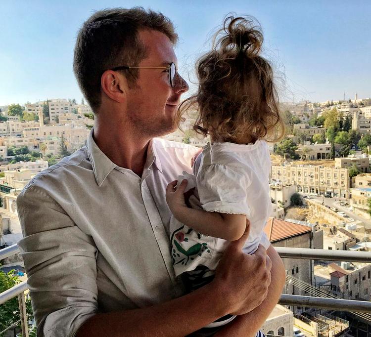 Familie. Sigurd Hartkorn Plaetner ses her med sin niece Selma. 