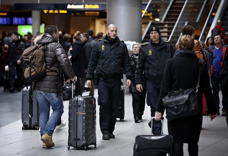 SIKKERHED. Tilbage i marts, efter terrorangrebene i Bruxelles, blev politibevogtningen øget i Københavns Lufthavn. Nu er det sket igen. (Arkivfoto) 