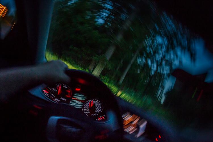 Traffikuheld. Træthed øger risikoen for traffikuheld markant. Man kan for eksempel miste orienteringen i skarpe sving. 