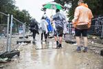 2016. Folk strømmer til Roskilde i år. 