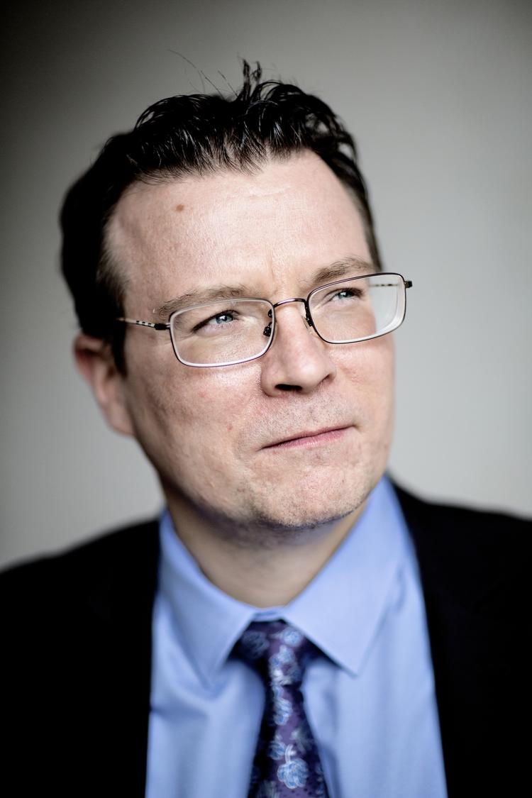 Imod. »Hvis du gransker din hukommelse, så tror jeg, at det vil stå klart, at Dansk Folkeparti er et relativt EU-skeptisk parti«, siger Kenneth Kristensen Berth. 