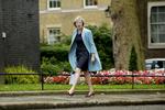 Brexit. Theresa May annoncerer, at hun stiller op til at afløse David Cameron som leder for Det Konservative Parti. 