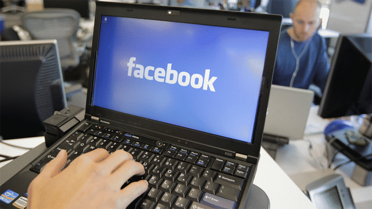 STRØMLINET. I løbet af de kommende uger vil dit nyheds-feed på Facebook ændre sig, sådan at opdateringer fra de tætteste venner og de sider, du interagerer mest positivt med, bliver prioriteret højere (Foto: AP Photo/Paul Sakuma). 