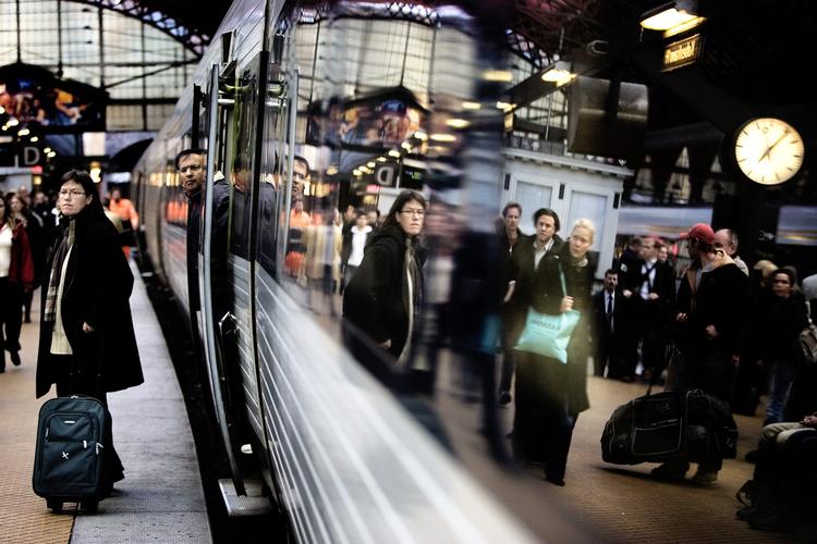 DSB fortæller, at en plakatkampagne på stationerne, samt nye billetter udstyret med information om muligheden for godtgørelse har hjulpet forsinkede kunder til at få økonomisk kompensation. 