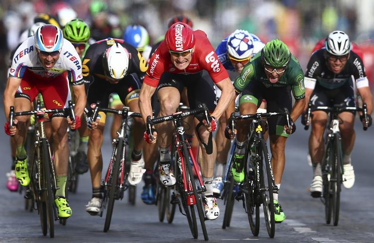 SPURT. Sidste års sidste Tour-etape havde disse sprintere i forreste række: André Greipel (midt) vandt foran Bryan Coquard (grøn),  Alexander Kristoff (tv.) og Mark Cavendish (yderst th.). Måske kan Coquard rykke op i hierarkiet denne gang. 