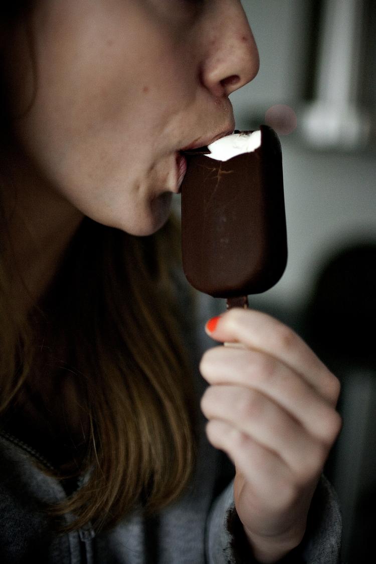 Prisforskelle. Køber man en enkelt Magnus Classic i 7-Eleven, skal man betale 25 kroner. Den samme is koster kun 12 kroner i Netto og i butikskæden Normal. 