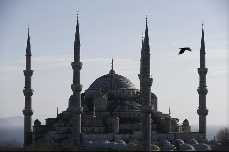 TURISTATTRAKTION. I januar i år sprang en selvmordsbomber sig selv og flere andre ihjel foran Sultan Ahmed Mosque, også kendt som Den Blå Moské, i Istanbul. 