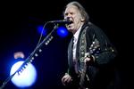 Tilbage. Sidst Neil Young spillede på Roskilde Festival var i 2008, hvor han gav en sekshjertet koncert på Orange. 