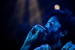 rodehoved. Dan Bejar lignede et helt almindeligt rodehoved med den hvide skjorte flagrende uden på bukserne og en heldigvis kun tilsyneladende digterdistræt attitude. 