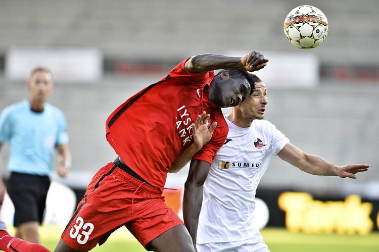 MATCHVINDER. Den lange nigerianske angriber Paul Onuachu scorede på et hovedstød for FC Midtjylland. 